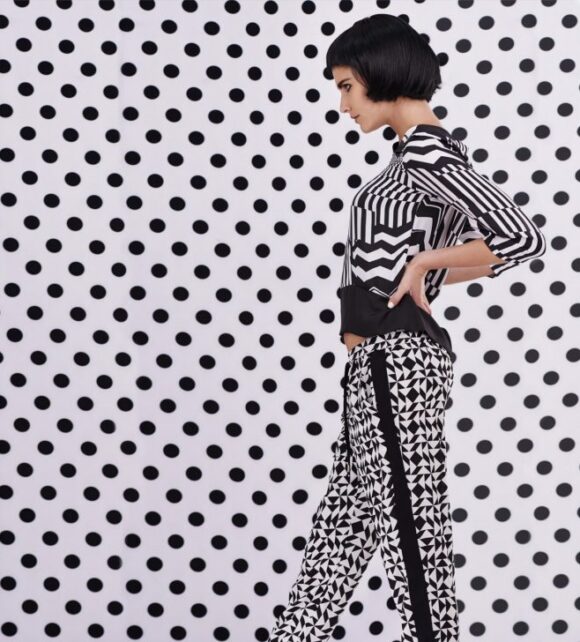 model-wearing-stylish-polka-shirt-3-1200x1324-660x728-1 model-wearing-stylish-polka-shirt-3-1200x1324-660x728-1
